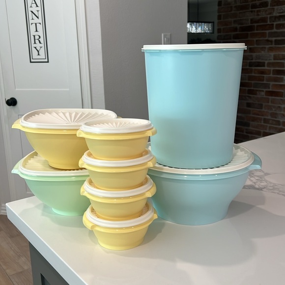 Cute. Tupperware 8pc Set - Picture 14 of 16